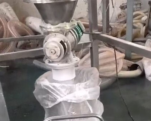 <b>江蘇客戶蠟粉超細(xì)粉碎機(jī)生產(chǎn)調(diào)試</b>